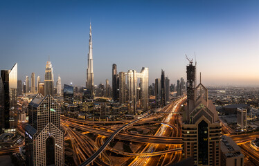 Fototapeta na wymiar Dubai Burj Khalifa Skyline Sonnenuntergang
