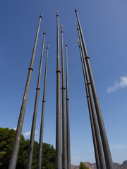 Mastiles de banderas con estandarte de la edad media