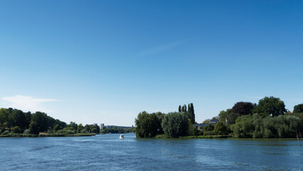 Fototapeta na wymiar Berlin - Tiefen See - Blick auf Postdam, Humboldtbrücke und Schiffbauergasse vom Glienicker Lake