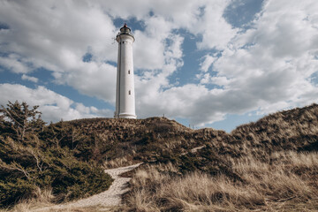 Leuchtturm mit Wolken