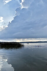 Oberuckersee in Brandenburg unter Wolken