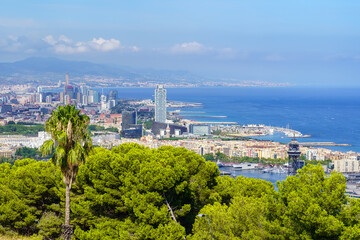 Fototapeta na wymiar Panoramic view of barcelona's marina and the coast with its beaches and seaside buildings, Catalonia, Spain.