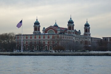 Fototapeta na wymiar Ellis Island Water Cloud Sky Building