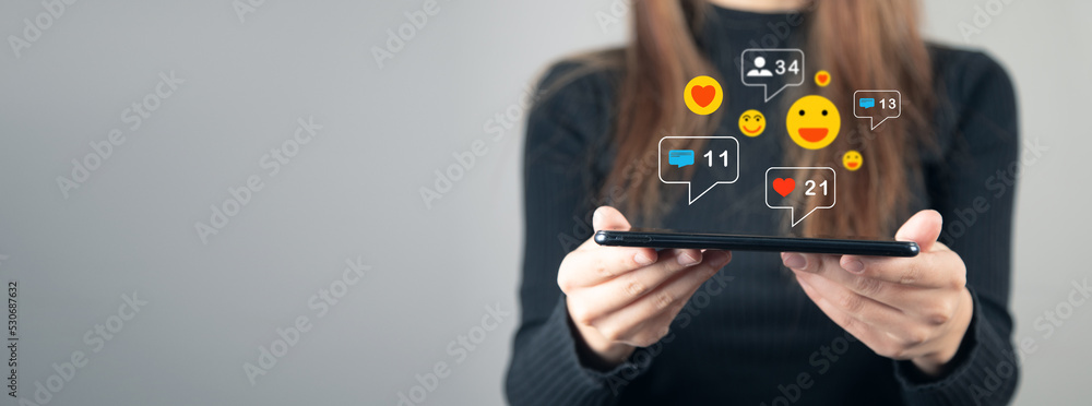 Poster icons notifications from social networks on the virtual screen.