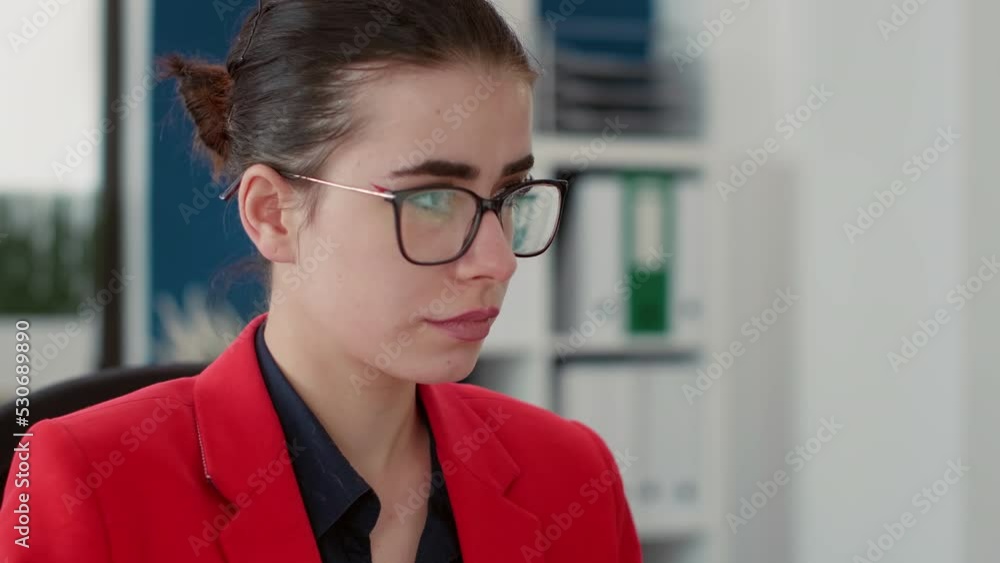 Aufkleber portrait of project manager doing financial research on internet, using data charts and statistics o
