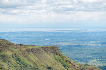 Carretera entre cerros 