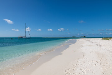 Fototapeta na wymiar Tropical white beach with crystalline water in 