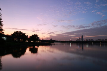 Naklejka premium sunset over the lake