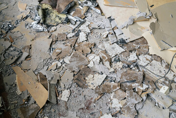 崩れ落ちた瓦礫　解体工事　災害現場