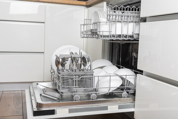 Clean dish and cutlery on dishwashing machine