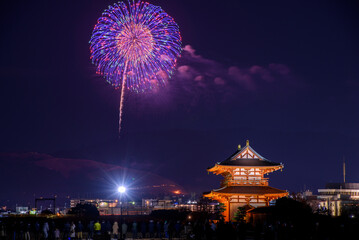 若草山焼きを知らせる花火