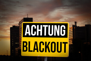 Eine dunkle Stadt und Warnung vor einem Blackout