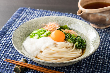 夏の定番、とろろぶっかけうどん