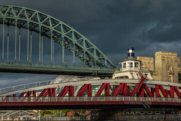 Obraz premium Mid shot of Tyne and Swing Bridge over the River Tyne, Newcastle