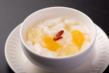 杏仁豆腐　(みかん・パイン入り)