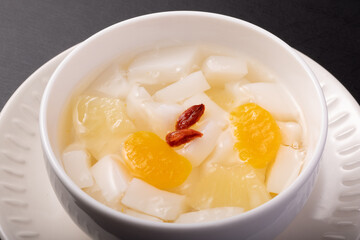 杏仁豆腐　(みかん・パイン入り)