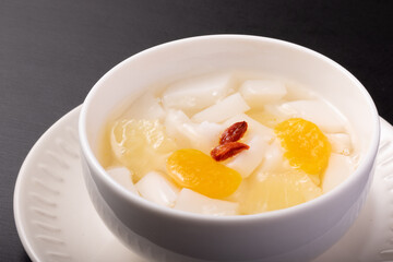 杏仁豆腐　(みかん・パイン入り)