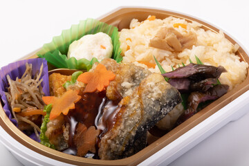 三陸産さんま竜田と舞茸しめじご飯弁当