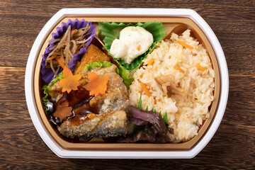 三陸産さんま竜田と舞茸しめじご飯弁当