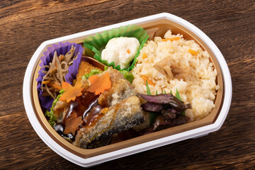 三陸産さんま竜田と舞茸しめじご飯弁当