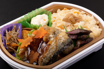 三陸産さんま竜田と舞茸しめじご飯弁当
