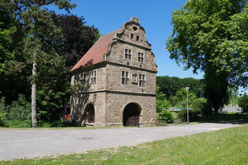 Fototapeta na wymiar Torhaus Schloss Brünninghausen im Rombergpark Dortmund
