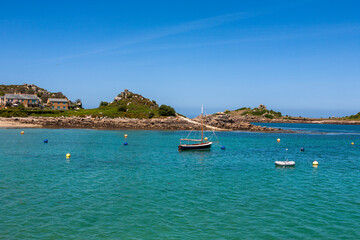 Obraz premium Boats moored in Raven's Porth, Old Grimsby, Tresco, Isles of Scilly, UK, on a glorious Summer's day