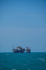 Oil or gas drilling platform
