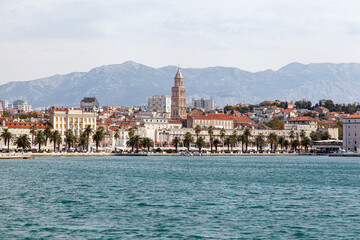 Fototapeta na wymiar view of the city of Split