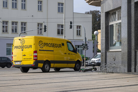 Deutschland , Cottbus , 15.09.2022 , Ein Geldtransporter der Firma Prosegur