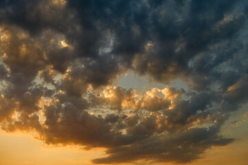 Obraz premium The sky at sunset, clouds of different colors and different shapes, dramatic sky, the beauty of nature, a beautiful landscape of cloudy sky