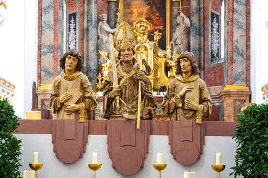 Great close-up view of the three busts of the Frankish apostles Totnan, Kilian and Kolonat installed at the transition from the nave to the transept of the Neumünster Collegiate church in Würzburg.