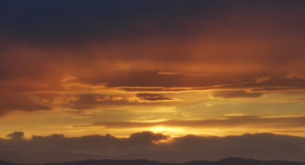 Tramonto arancio luminoso
