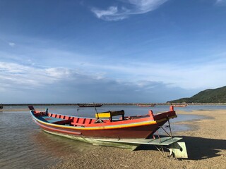 Fototapeta premium boat on the beach