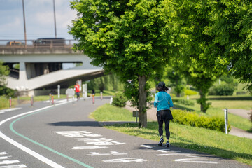初夏の緑に沿っての爽快なジョギング（手賀沼）