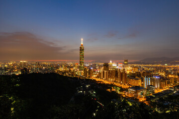 Fototapeta premium Sunset landscape of Xinyi District cityscape