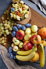 Fresh seasonal fruit mix