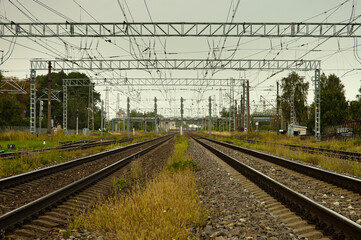 Fototapeta na wymiar railway, in the photo straight lines of railway tracks against a gray sky