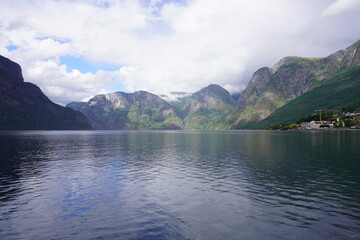 Fototapeta na wymiar Blick auf den Aurlandsfjord in Norwegen