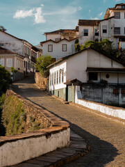 Ponte Seca e Casarões históricos na cidade de Ouro Preto, Minas Gerais, Brasil