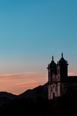 Pôr do Sol e silhueta da Igreja São Francisco de Paula, Ouro Preto, Minas Gerais, Brasil