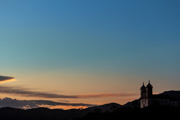 Pôr do Sol e silhueta da Igreja São Francisco de Paula, Ouro Preto, Minas Gerais, Brasil