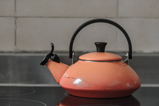 teapot on a the stobe