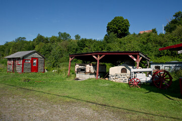 Tracteur,foyer et cabane antique
