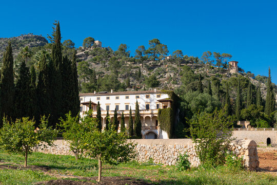 "Raixa", finca p&uacute;blica de Mallorca de origen medieval. Una t&iacute;pica "possessi&oacute;" se&ntilde;orial con grandes jardines a los pies de las montanas de la Serra de Tramuntana. Islas Baleares, Espa&ntilde;a.