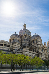 Fototapeta na wymiar Rayons de soleil sur la Cathédrale La Major de Marseille