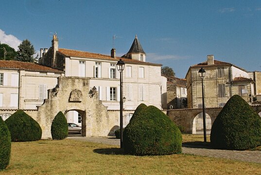 Sq. Andr&eacute; Maudet, Saintes, Charente-Maritime, &nbsp;Nouvelle-Aquitaine, France