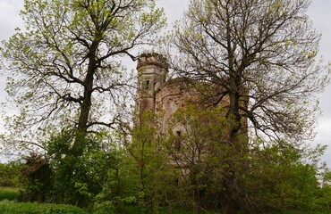 Fototapeta na wymiar old abandoned stone water tower