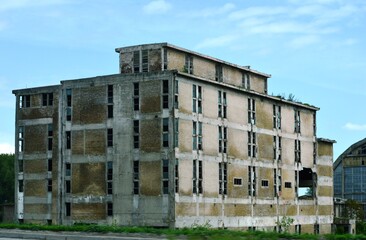 Fototapeta na wymiar old abandoned ruined factory building