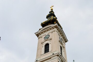 Fototapeta na wymiar the dome of the old church in the city